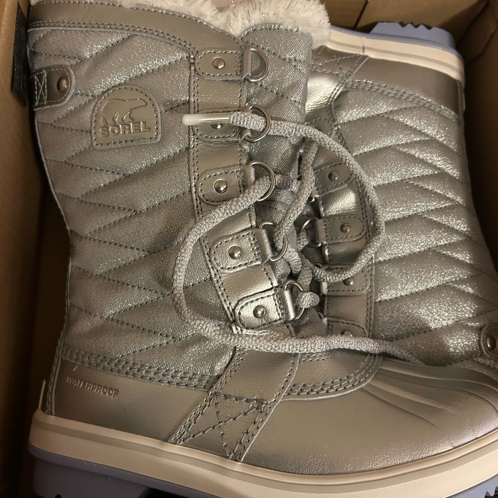 NWT Sorel Disney Frozen II Waterproof Boots silver sparkle no box